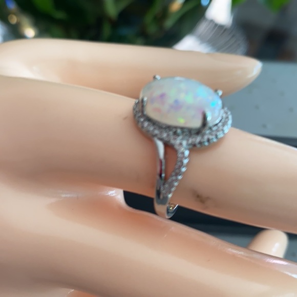 New iridescent stone ring size 9 $10.00 - Picture 2 of 3